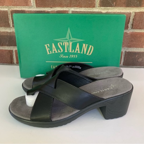 EASTLAND Liza Slide w/ Toe Loop and Block Heel - Picture 4 of 9